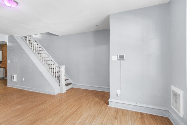 Photo - 1624 Edgley St