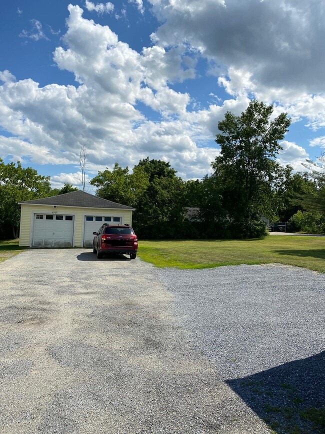 Garaje independiente y plazas de aparcamiento adicionales - 12 Monkton Rd Unidad 12