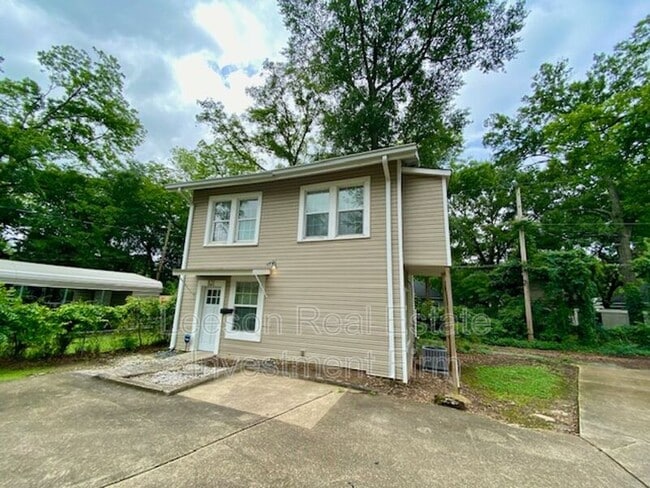 Photo - 831 Stephenson St