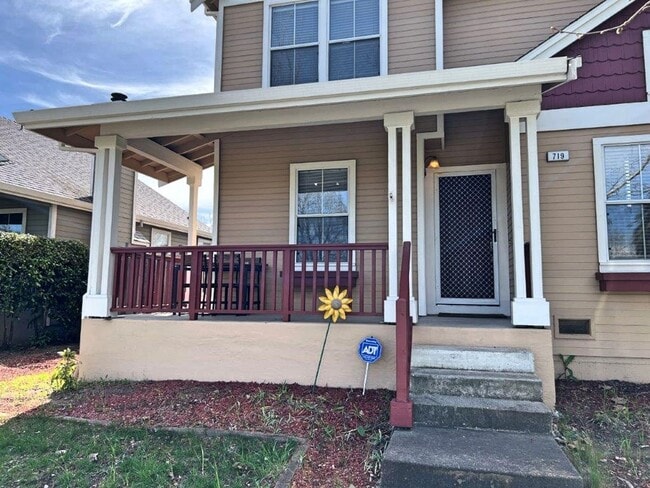 Photo - Modern 4 Bedroom 3 Bath Close to Marina Suisun City *Star Rentals