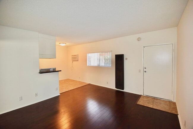 Photo - 7101 Haskell Ave Unidad 06
