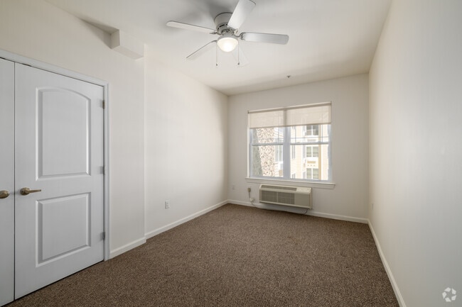 1BR, 1BA - W/ Den - 750SF - Bedroom