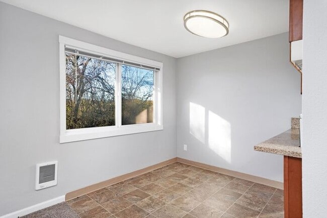 Photo - Beautiful 1 bedroom unit! Pets OK!