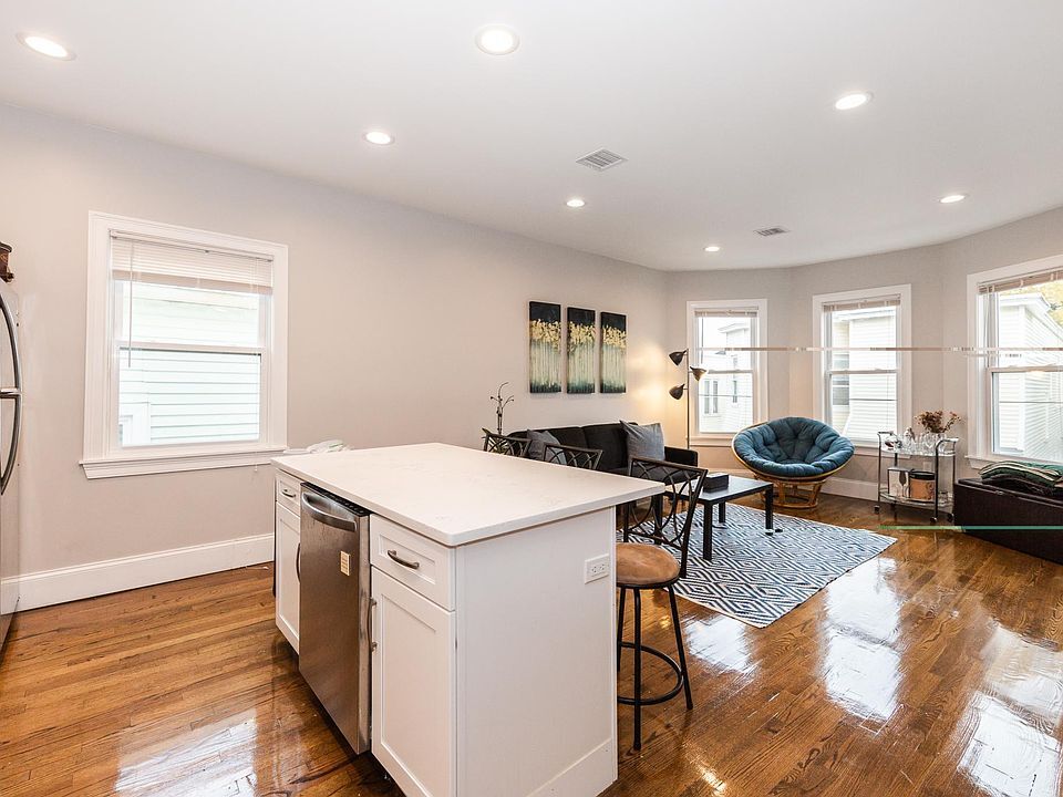 *Pictures are representative samples of the advertised unit. In some cases, the actual units you to - 25 Darling St Apartments Unit 3
