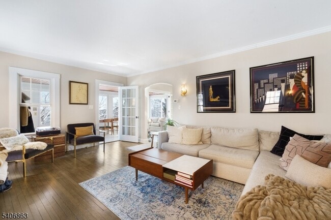 Photo - 11 Longview Trail E