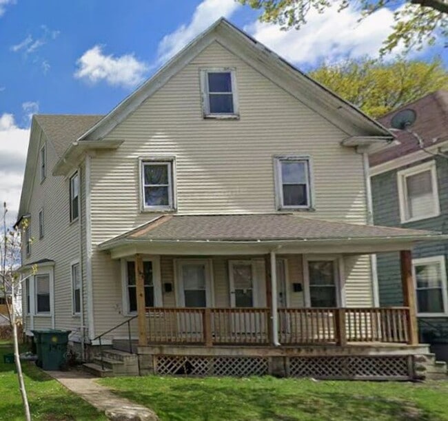 Building Photo - 142-144 Bowman St Unit 142 Bowman St