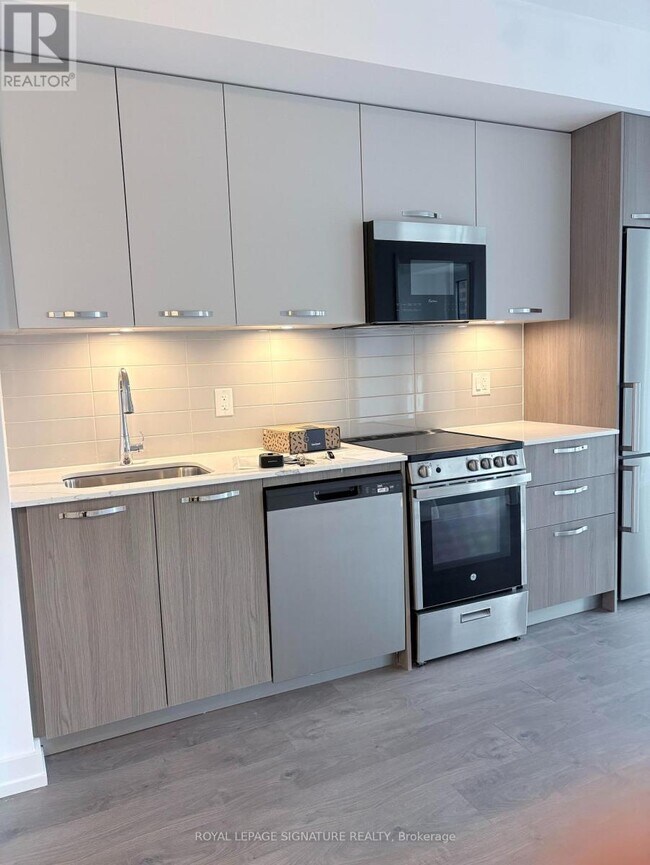 Photo - 75 James St S Unit 1401