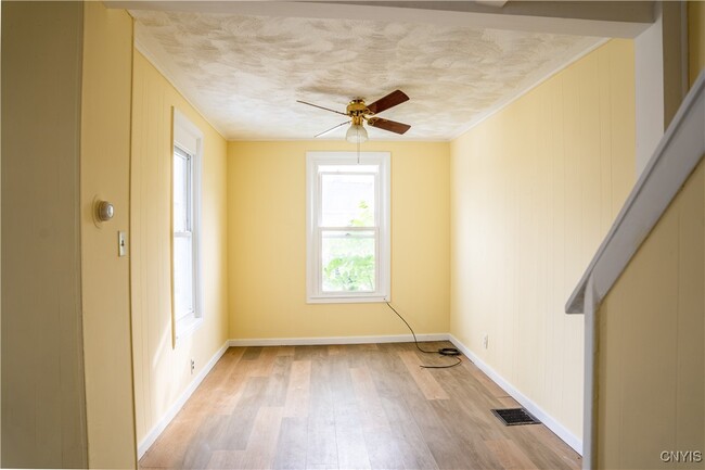 Photo - 122 S Bellinger St