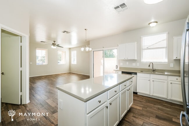 Photo - 5166 W Illini St