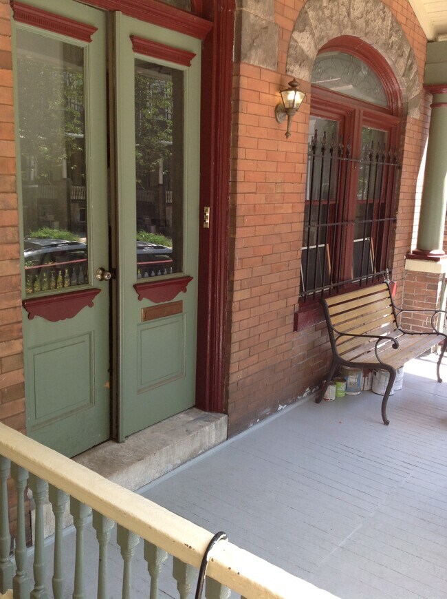 Photo - 223 Buckingham Pl Unit 2