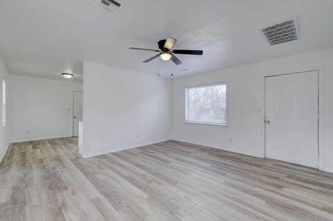 Photo - 5 bed, 1 bath home in Noble, OK