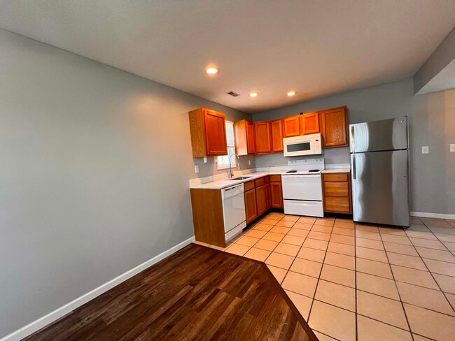 Photo - 1701A Pleasant St Unit 1701A