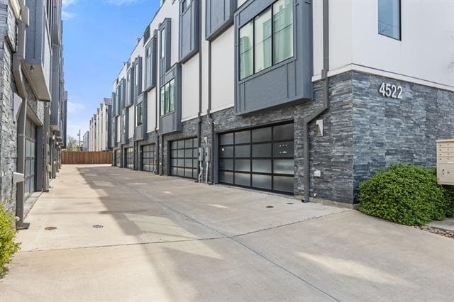 Building Photo - 4522 Deere St Unit 105
