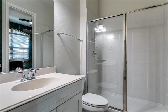 Photo - 515 W Royal Ln