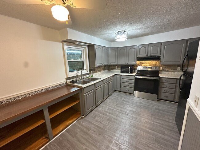 Photo - 214 W Church St