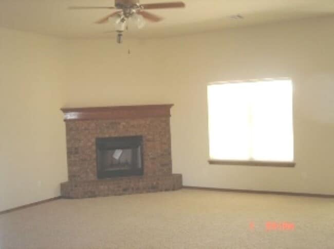 Photo - 3 bds/2 ba - Moore Schools