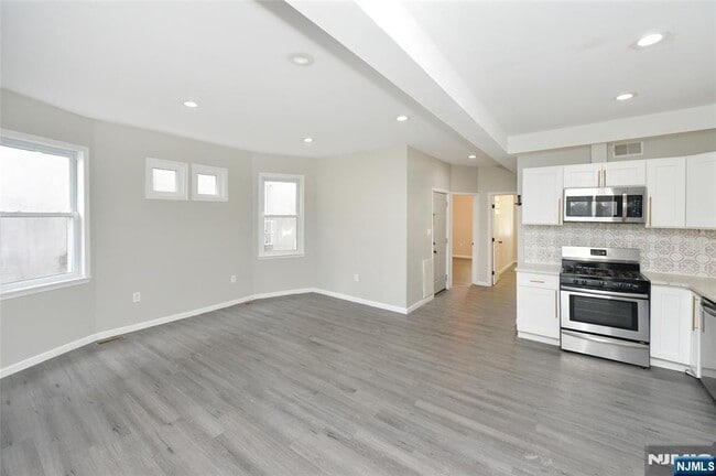 Photo - 23 Bayview Ave