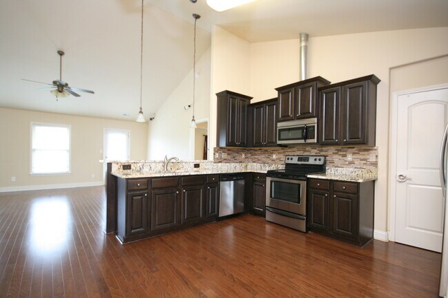 Photo - 228 Grantham Cir