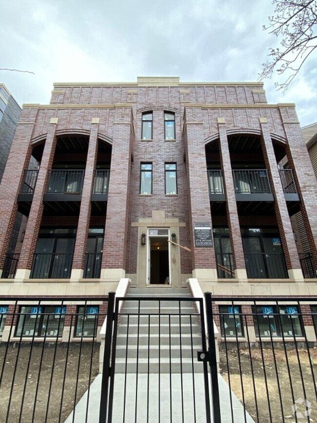 Building Photo - 4 bedroom in Chicago IL 60657 Unit 3343-1N Rental