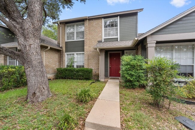 Photo - 1015 E Yager Ln