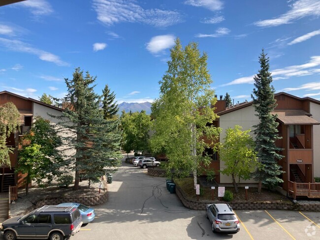 Building Photo - Well Kept 2 Bedroom Foxridge Condo W/Garag... Unit 7D