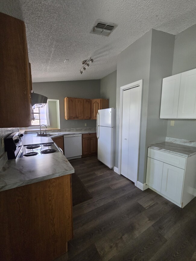 Photo - 11101 Lindsay Rd