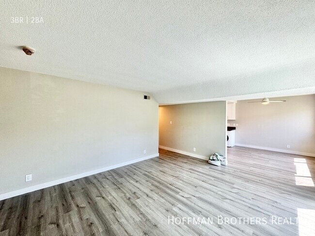 Building Photo - 12238 Manor Dr Unit A Rental