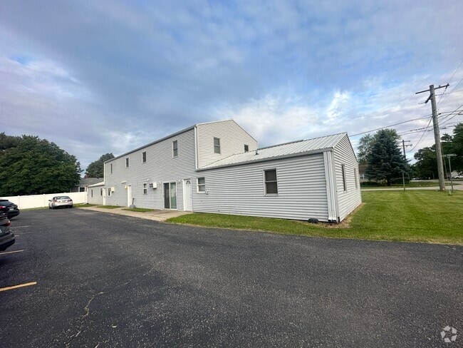 Building Photo - 530 E 3rd St Unit B Rental