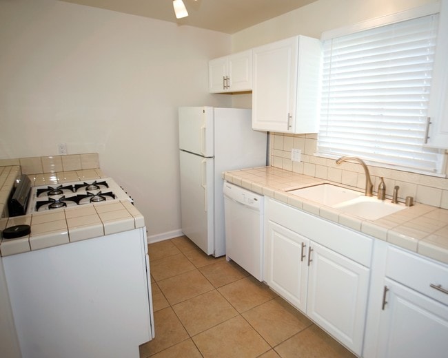 2127 Oak St Unidad C