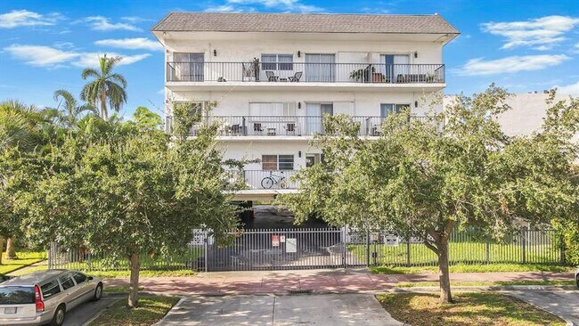 Photo - 1960 Marseille Dr