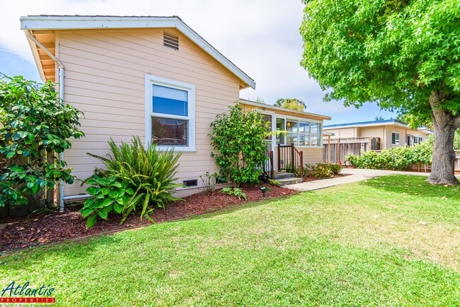 Building Photo - Lovely Seacliff Home | Desirable Location
