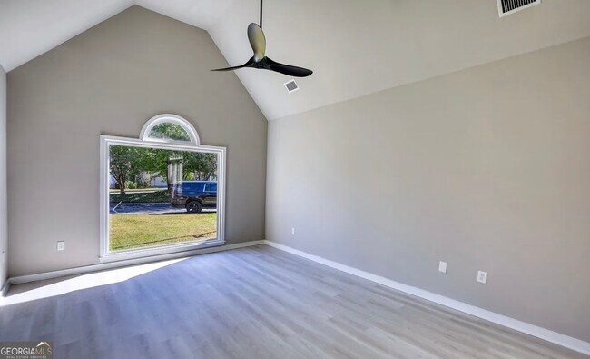 Photo - 2111 Highland Club Dr SE