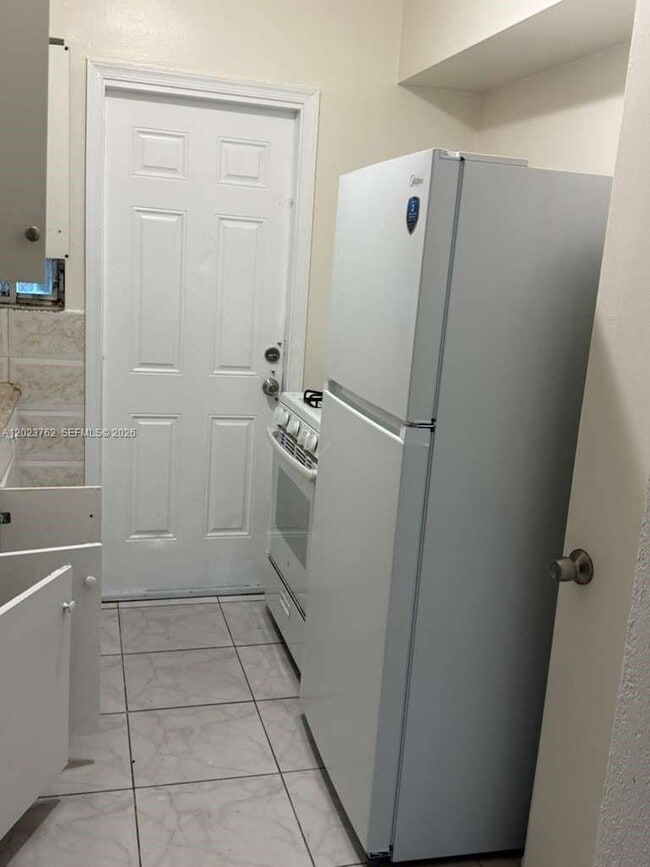 Photo - 725 83rd St Unidad 2