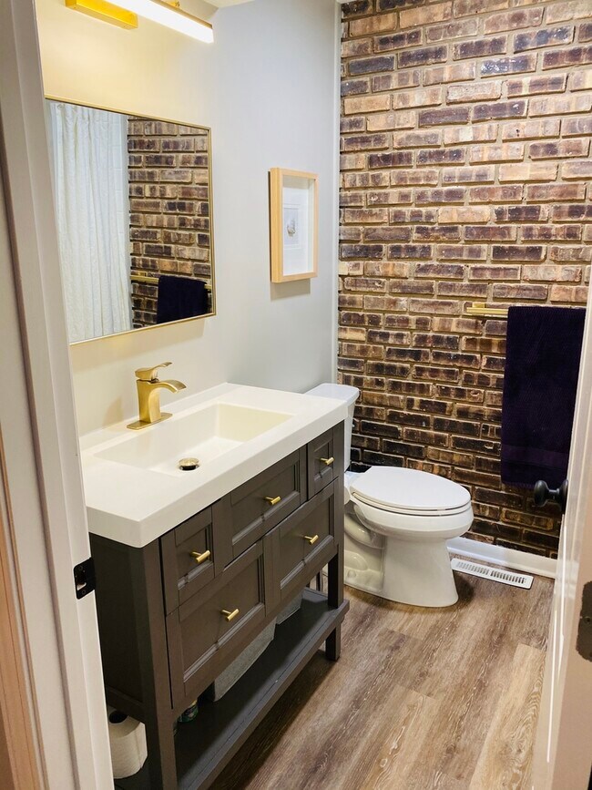 Photo - 243 N Hager Ave