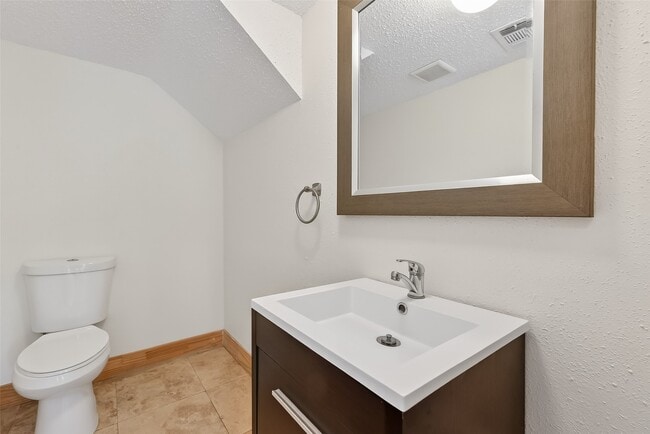 Photo - 16117 Singapore Ln