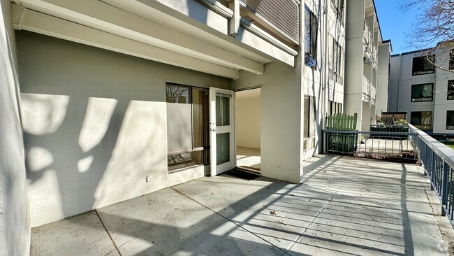 Building Photo - Large & Sunny Deck facing West w/ Renovate... Unit 260 Rental