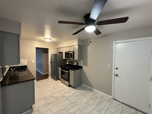 Photo - 430-40 Stevens Dr Unit 201