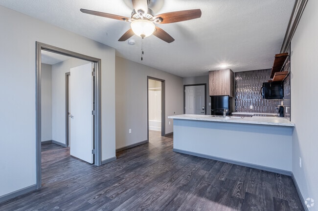 1BR, 1BA - 463 SF