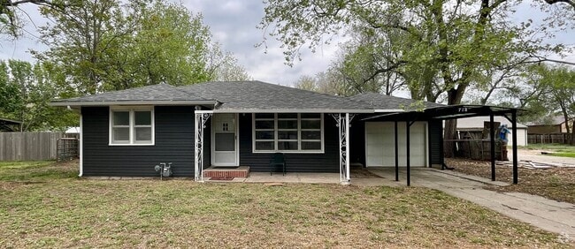 Building Photo - Spacious Home in Haysville Schools, with M...