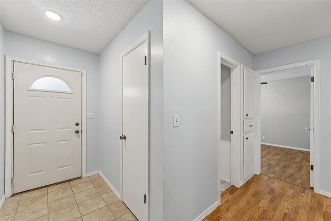 Photo - 213 S Silver Dr