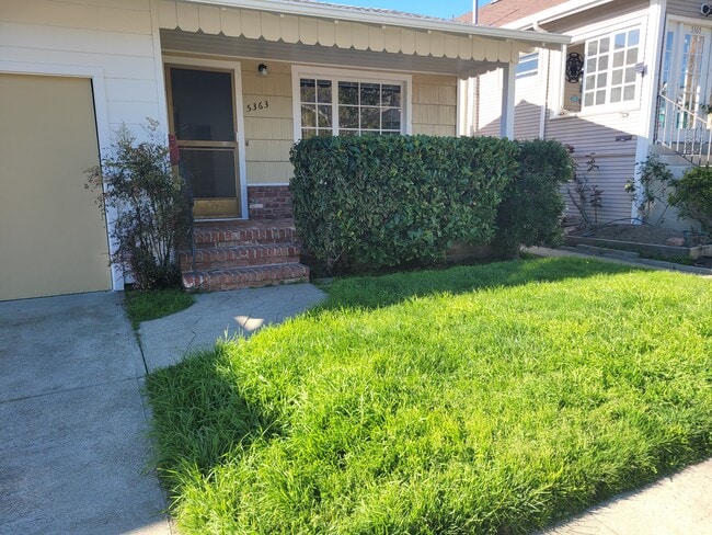 Building Photo - 5363 James Ave