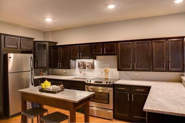 Photo - 5004 N Sheridan Rd Apartment Unit 203