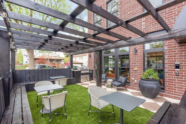 Photo - 1000 Main Street Apartments