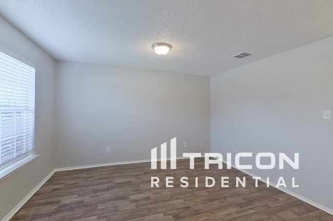 Photo - 2922 Marquis Ln