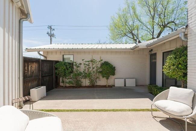 Photo - Beautiful Home in Nichols Hills + 3 bedrooms