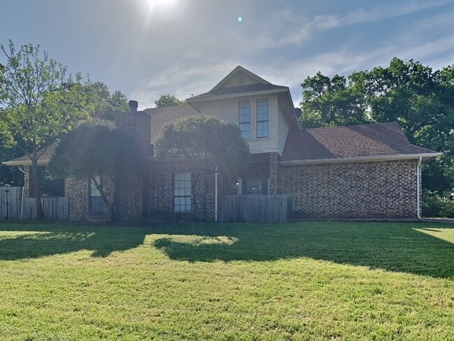 Photo - 104 NE Timber Ridge Dr Casa