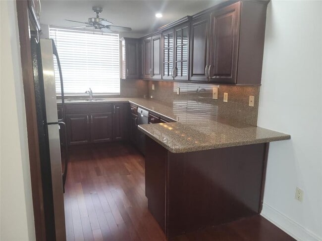 Building Photo - 2 bedroom in North Miami Beach FL 33160 Rental