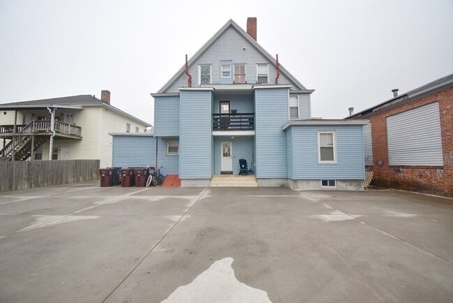 13 Sackett St Unit 3rd