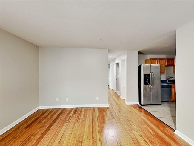 Photo - 1020 Camelot Dr