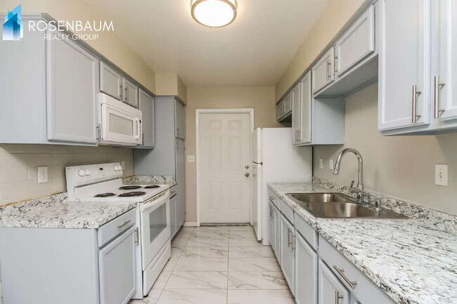 Building Photo - 644 S Mesa Dr